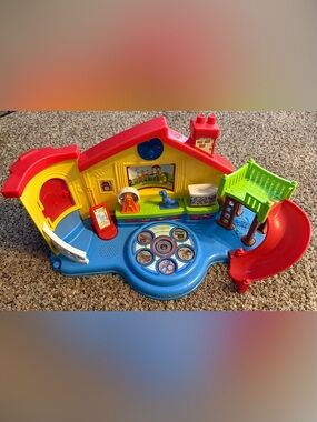 Little people school Interactive Kids Activity Playset - Red, Yellow & Blue